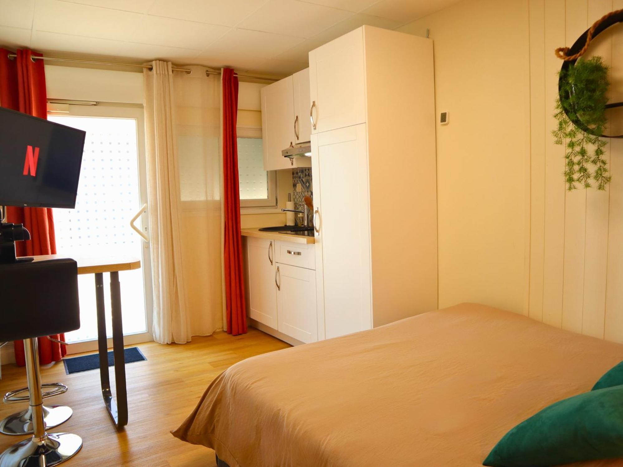 Studio Moderne Et Tout Equipe Au Coeur De Bourbourg - Gare A Proximite 외부 사진