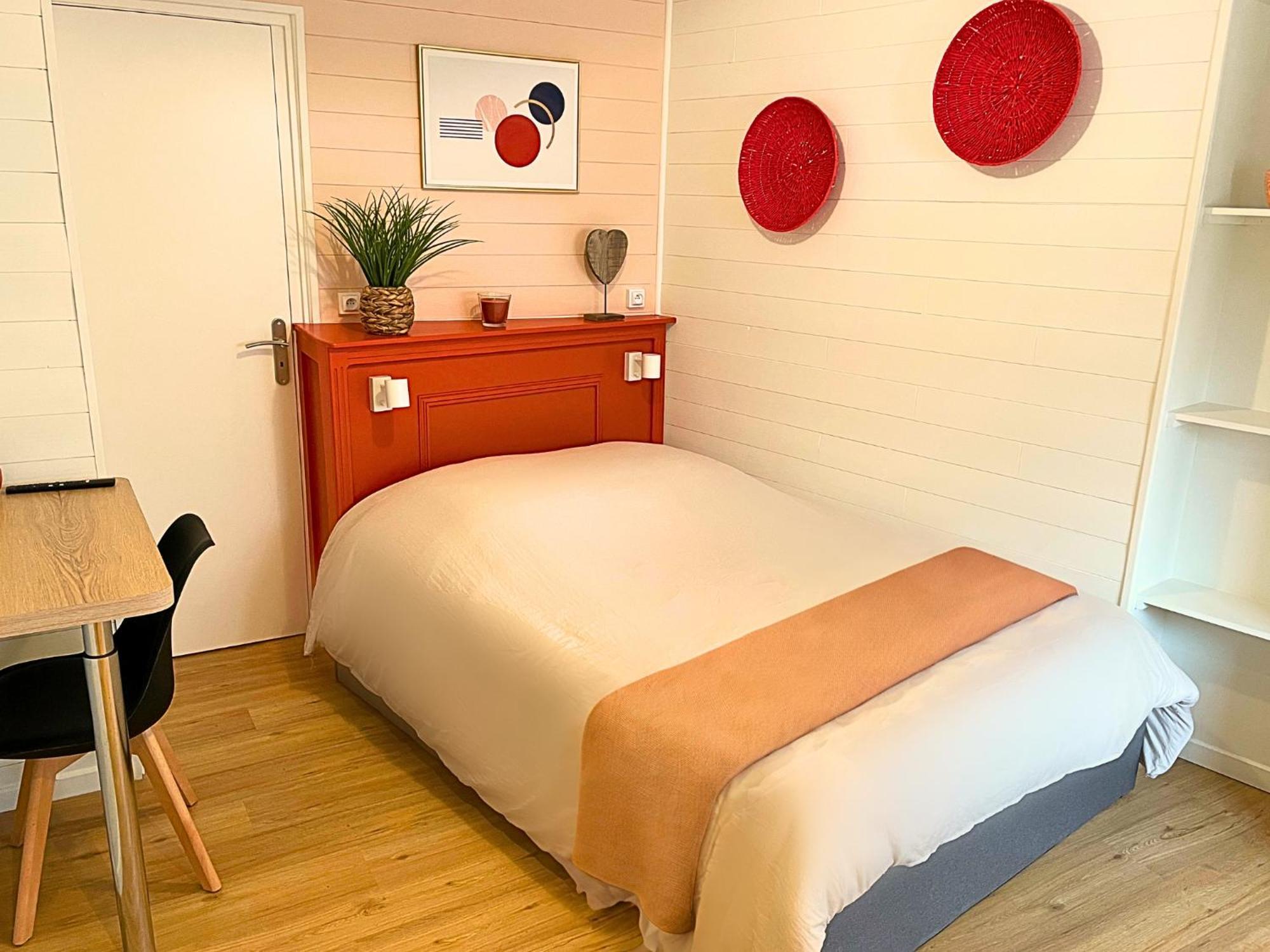 Studio Moderne Et Tout Equipe Au Coeur De Bourbourg - Gare A Proximite 외부 사진
